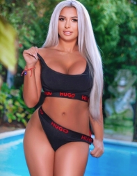 Curvy escort Goldie looking amazing with her sweet smile - Eastern European escort in Bayswater, Lancaster Gate, Notting Hill