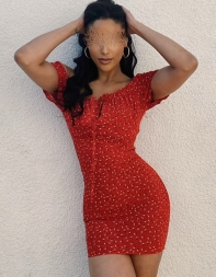 Kate shines with a warm, sophisticated aura and an irresistible charm.
