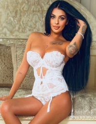In this image, Porsha shines with confidence and grace in every little detail.