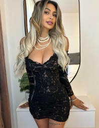 Jessica radiates confidence and grace in every detail of this image.