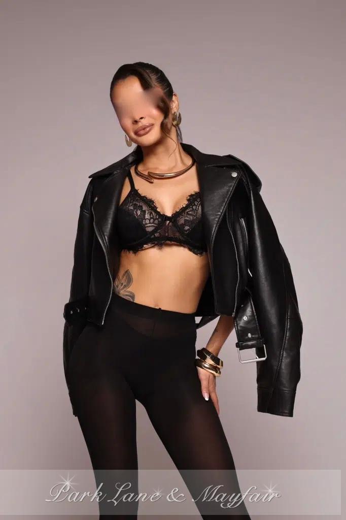 Dayana absolutely shines with her stunning, model-like looks.