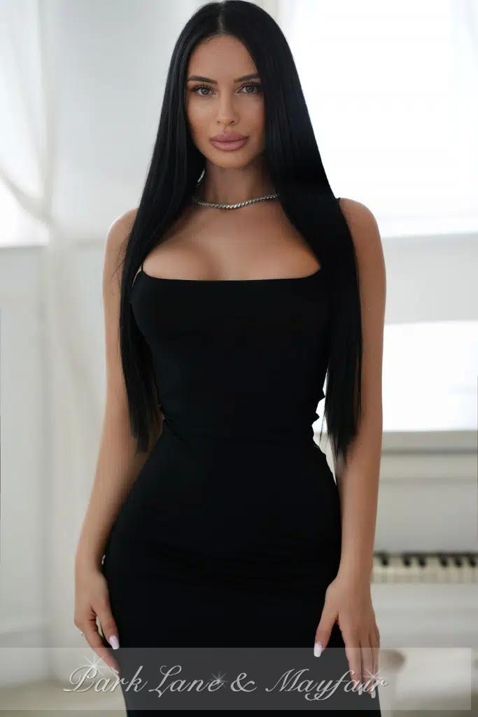 An exceptional escort, boasting striking curves and a remarkable figure.