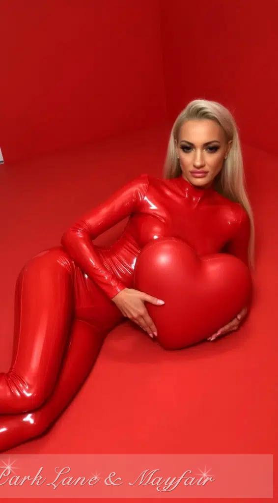 A playful side view of Faye gently emphasises her charming personality.