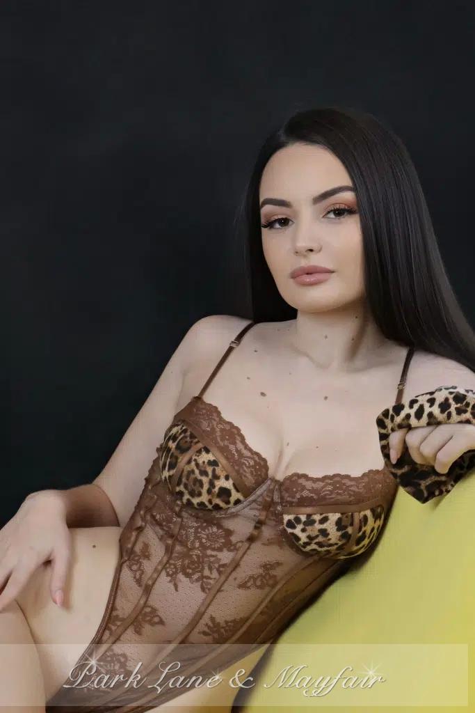 Suzie presents a beautiful ensemble that truly reflects her lively and joyful personality.